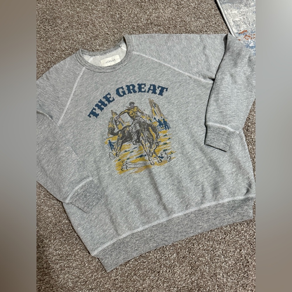 THE GREAT. Gray Sweatshirt with Blue and Yellow Graphic